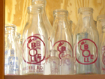 BOLLE Milchflaschen im Museum der Dinge Berlin 